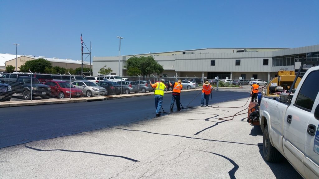 asphalt sealcoating parking lot